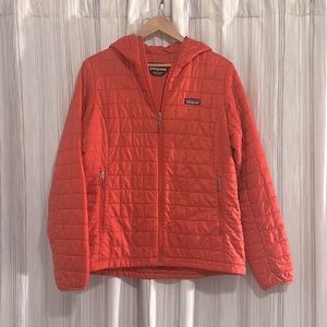 Women’s Patagonia hooded nano puff zip up jacket size Large